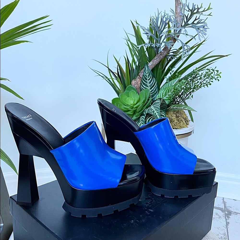 Authentic Versace heels - Picture 4 of 5